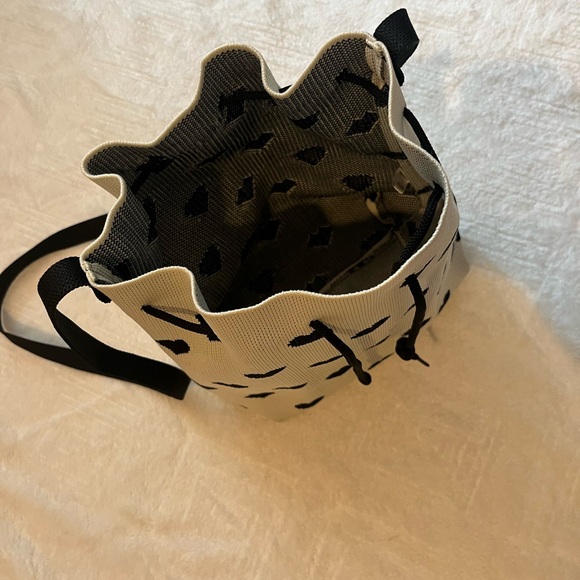 100% polyester Heart Bucket Bag - Picture 2 of 7